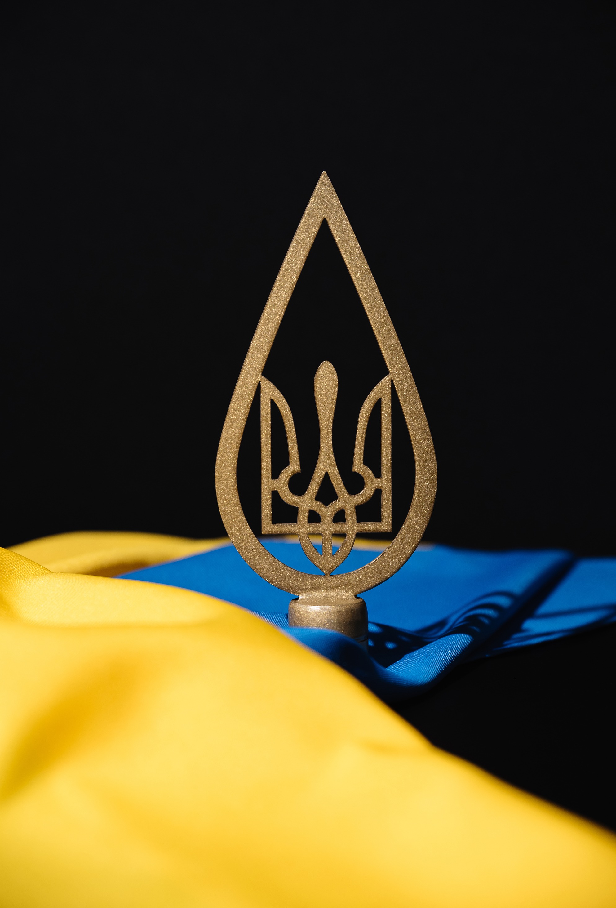 Одноріжкова підставка для кабінетного прапора