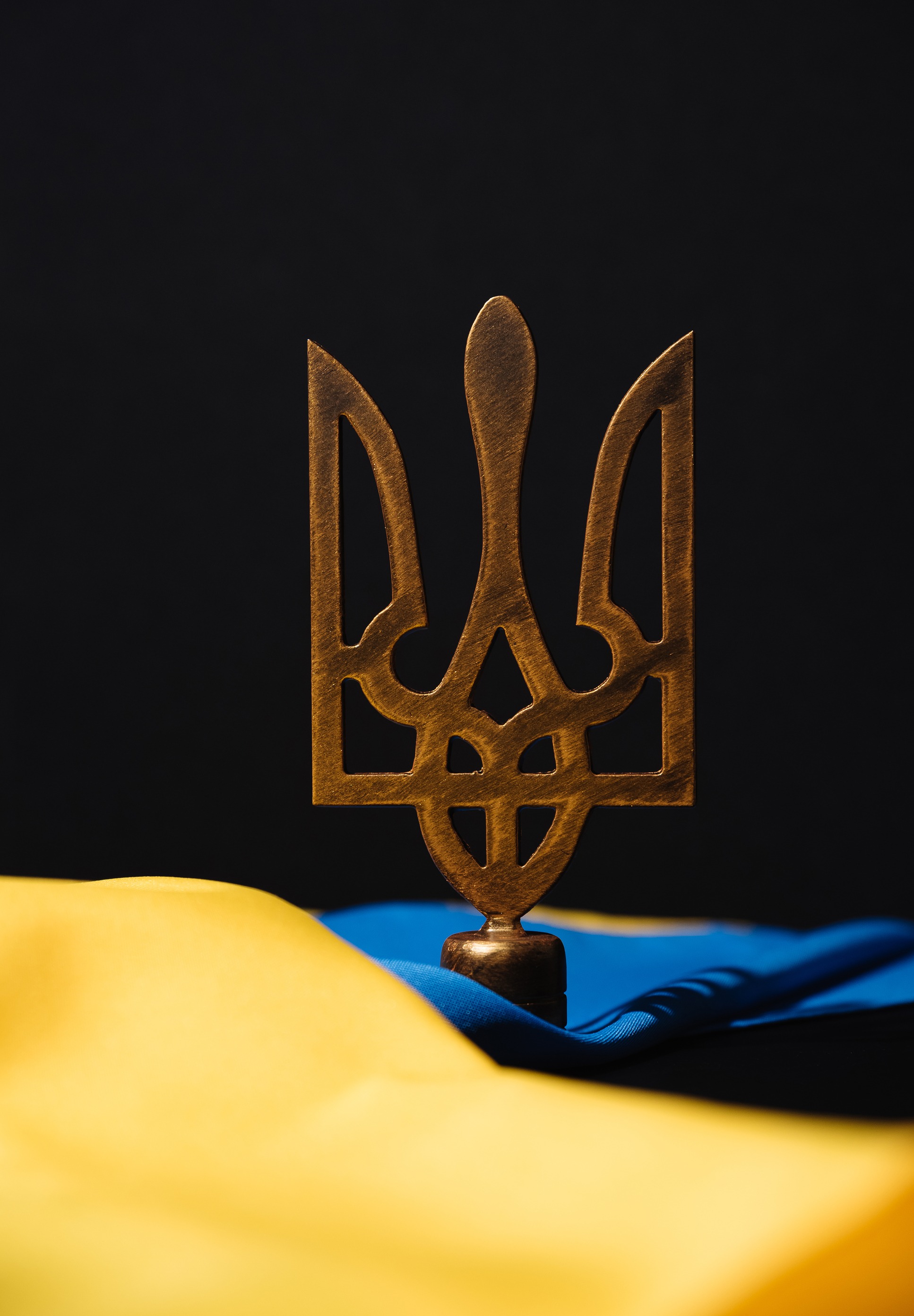 Трьохріжкова підставка для кабінетного прапора Трьохріжкова підставка для кабінетного прапора