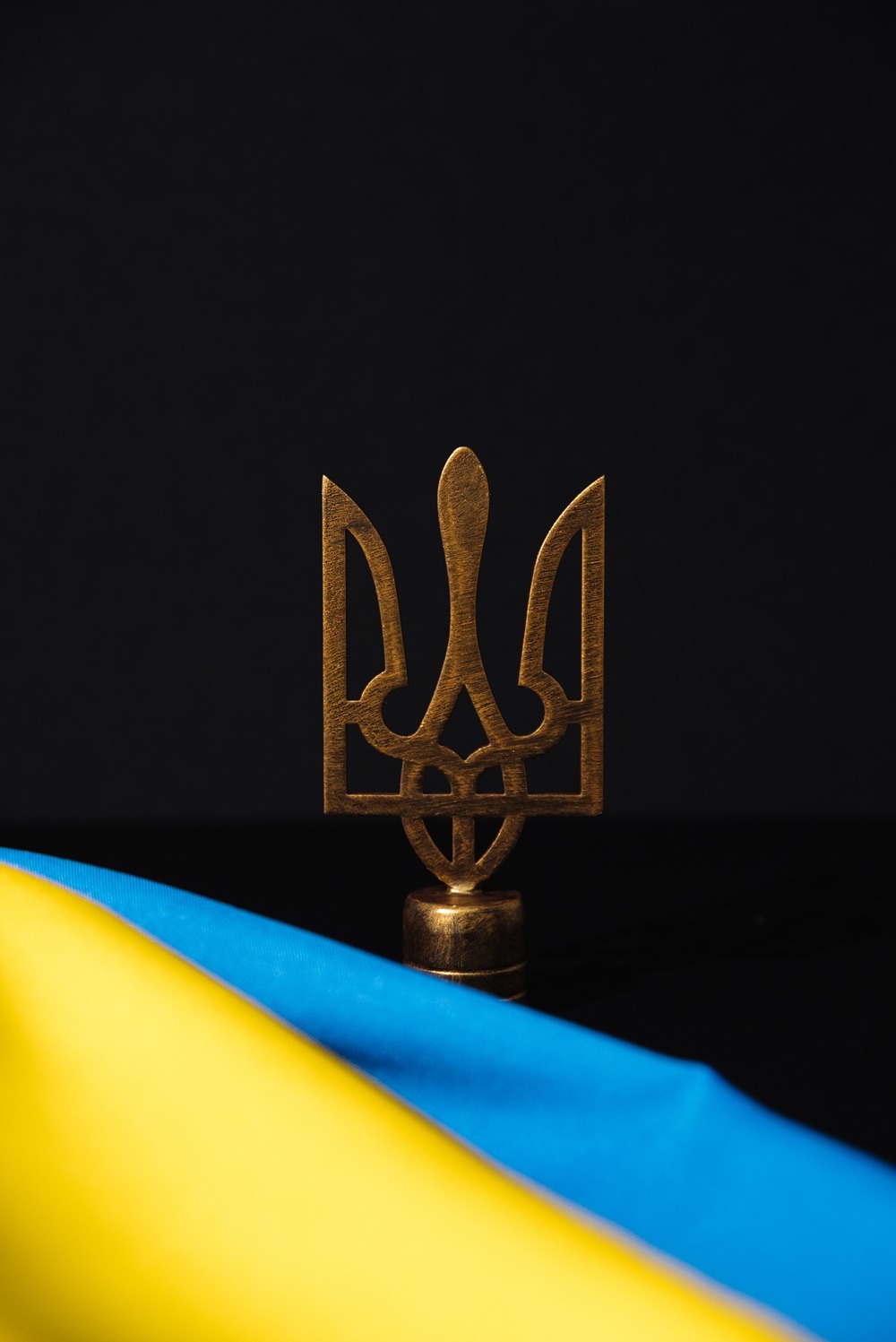 Трьохріжкова підставка для кабінетного прапора Трьохріжкова підставка для кабінетного прапора