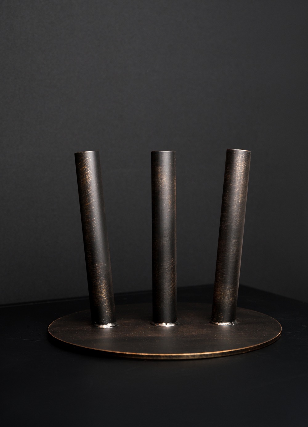 Трьохріжкова підставка для кабінетного прапора Трьохріжкова підставка для кабінетного прапора