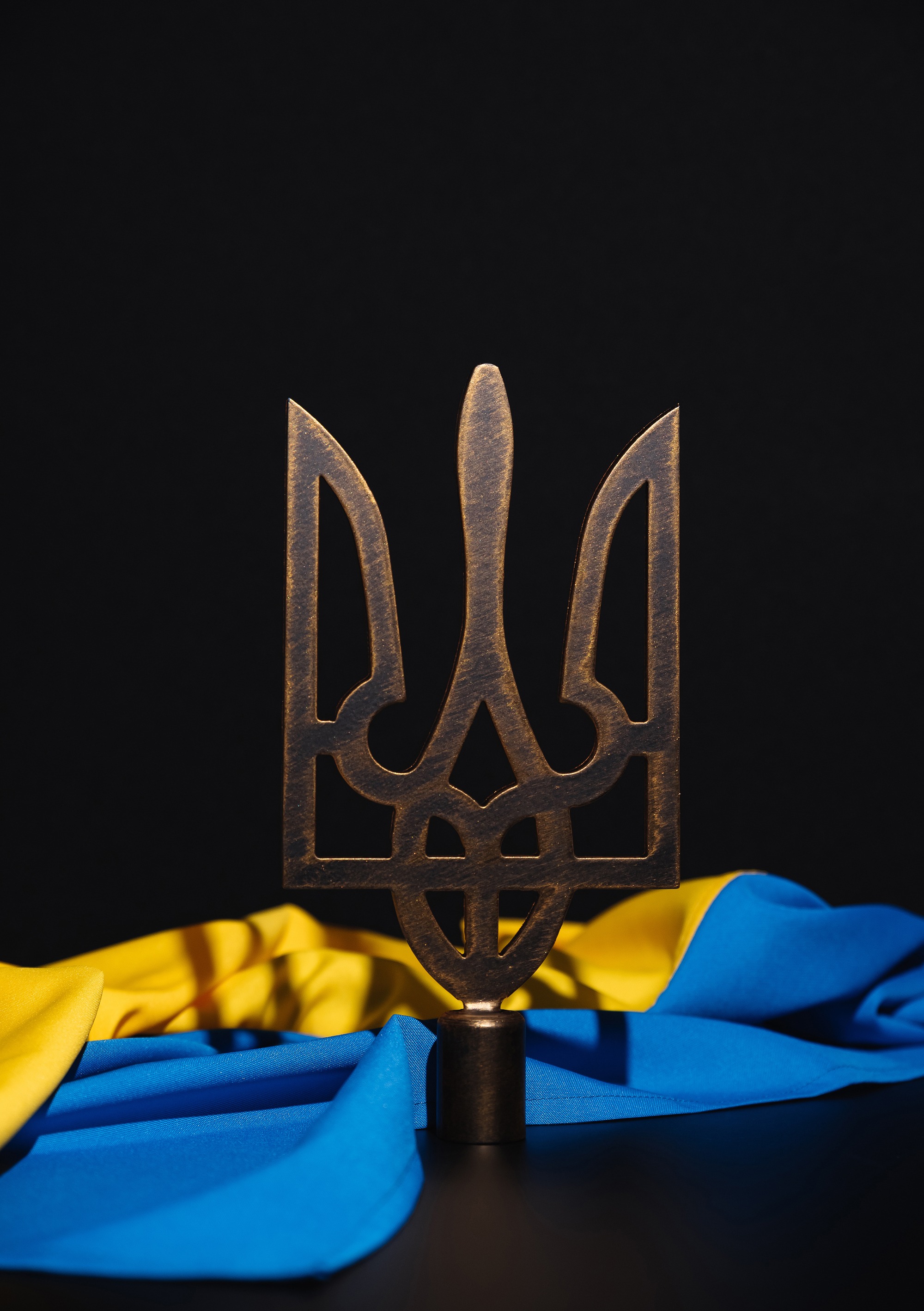 Трьохріжкова підставка для кабінетного прапора Трьохріжкова підставка для кабінетного прапора