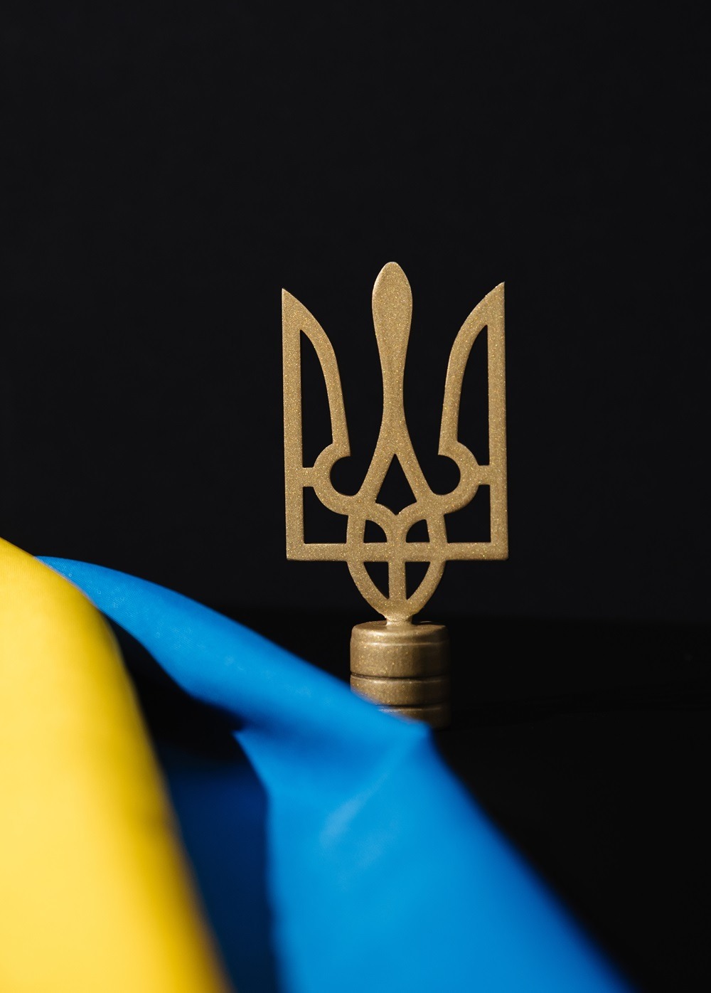 Трьохріжкова підставка для кабінетного прапора Трьохріжкова підставка для кабінетного прапора