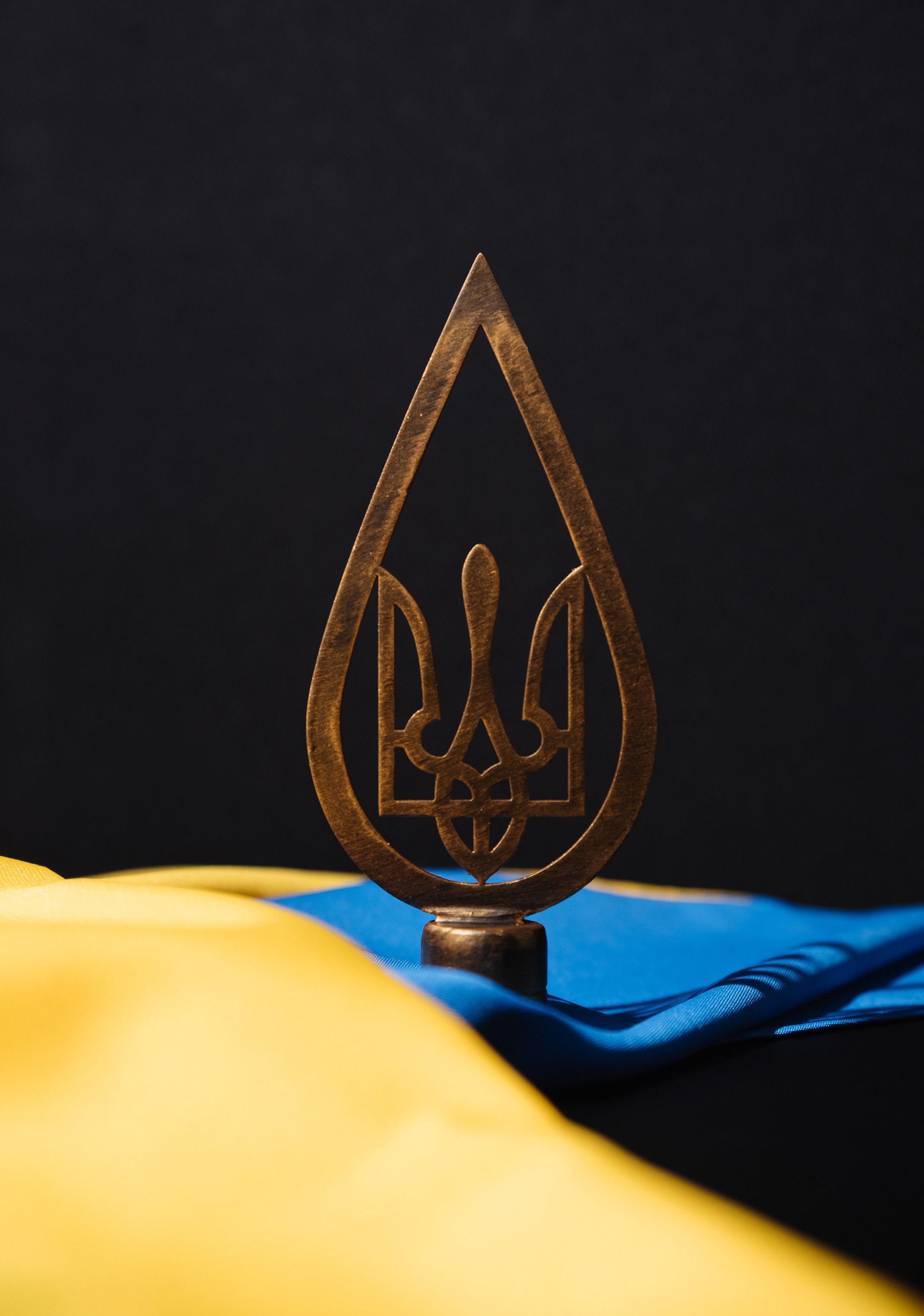 Одноріжкова підставка для кабінетного прапора